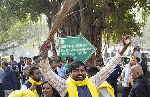 ആംആദ്മി പ്രവര്ത്തകരുടെ ആഹ്ലാദം/പിടിഐ