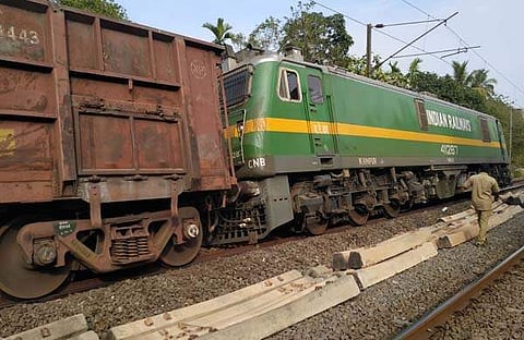 പാളം തെറ്റിയ ഗുഡ്സ് ട്രെയിന്/എക്സ്പ്രസ്