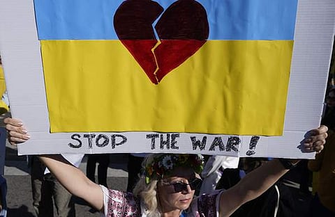 യുദ്ധം അവസാനിപ്പിക്കണമെന്ന് ആവശ്യപ്പെട്ട് യുഎസില് നടന്ന യുക്രൈന് വംശജരുടെ പ്രകടനം/എപി