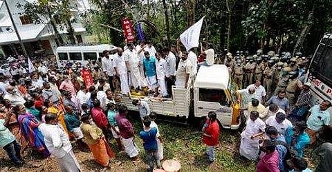 കെ റെയില് സര്വേക്കെതിരെ പ്രതിഷേധം