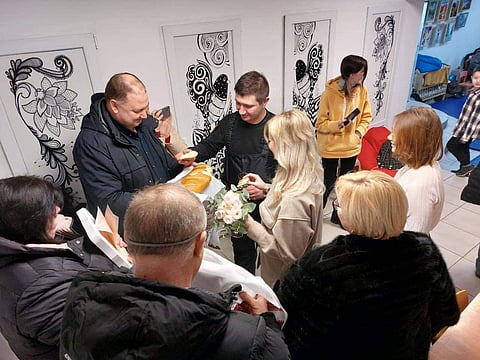 റഷ്യന് ആക്രമണത്തിനിടയിലും യുക്രൈനില് നടന്ന വേറിട്ട വിവാഹം, ട്വിറ്റര്