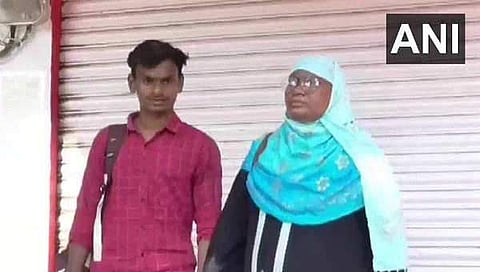 റസിയ ബീഗം മകനൊപ്പം