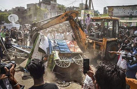 ജഹാംഗിര്പുരിയില് കെട്ടിടങ്ങള് പൊളിച്ചുമാറ്റുന്നു/പിടിഐ