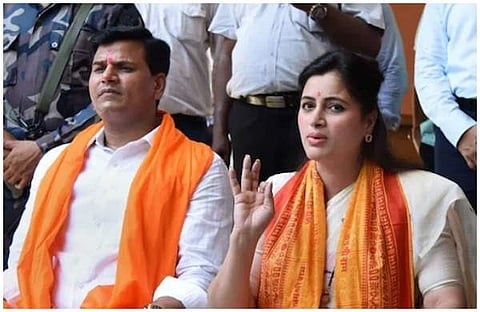 നവനീതും രവി റാണയും പത്രസമ്മേളനത്തില്