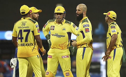 മുംബൈക്കെതിരായ മത്സരത്തിനിടെ ചെന്നൈ താരങ്ങൾ/ ചിത്രം: പിടിഐ