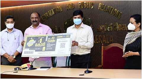 ലോട്ടറിയുടെ പ്രകാശനം ധനമന്ത്രി നിർവഹിക്കുന്നു/ ഫെയ്സ്ബുക്ക് ചിത്രം