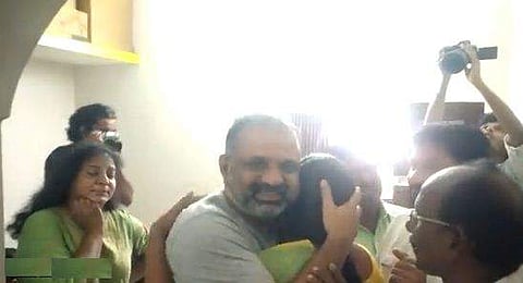 പേരറിവാളന് ബന്ധുക്കള്ക്കൊപ്പം/വിഡിയോ ദൃശ്യം