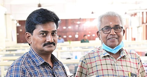 തിരുവനന്തപുരത്ത് ലോട്ടറി ഡയറക്ടറേറ്റിൽ ഡോ. എം പ്രദീപ് കുമാറും എൻ രമേശും / ഫോട്ടോ: എക്സ്പ്രസ്