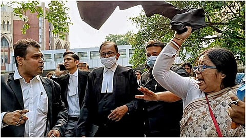 ചിദംബരത്തിനെതിരെ പ്രതിഷേധം/ എഎന്ഐ