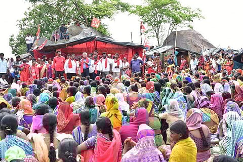 ബിനോയ് വിശ്വം പങ്കുവച്ച സമരത്തിന്റെ ചിത്രം
