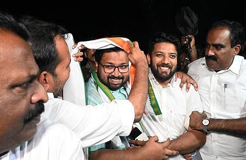 ജാമ്യം കിട്ടിയ ശേഷം ശബരീനാഥന് കോണ്ഗ്രസ് നേതാക്കള്ക്കൊപ്പം/വിന്സെന്റ് പുളിക്കല്