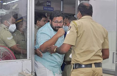 ശബരീനാഥനെ പൊലീസ് അറസ്റ്റ് ചെയ്തപ്പോള്/എക്സ്പ്രസ്