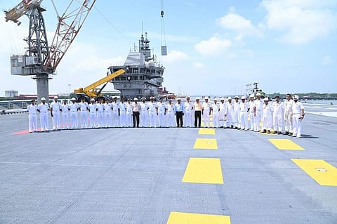 ഐഎന്എസ് വിക്രാന്ത് നാവികസേനയ്ക്ക് കൈമാറുന്ന ദൃശ്യം, എഎന്ഐ