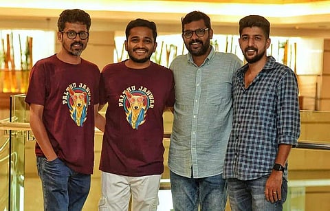 നടൻ ബേസിൽ സംവിധായകൻ സംഗീതിനും തിരക്കഥാകൃത്തുക്കളായ അനീഷിനും വിനോയ് തോമസിനുമൊപ്പം/ ഫേയ്സ്ബുക്ക്