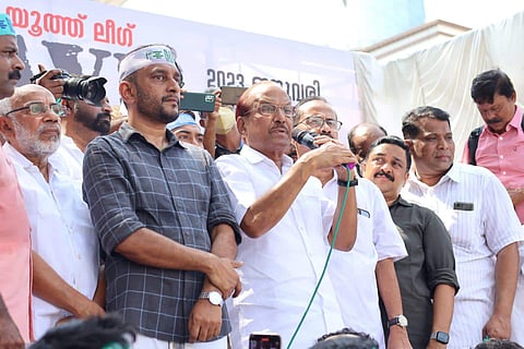 യൂത്ത് ലീഗിന്റെ സെക്രട്ടേറിയറ്റ് മാര്ച്ച് കുഞ്ഞാലിക്കുട്ടി ഉദ്ഘാടനം ചെയ്യുന്നു