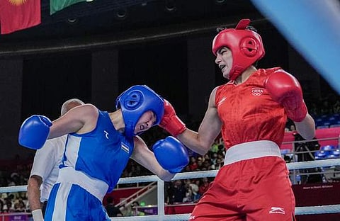 പർവീൺ മത്സരത്തിനിടെ (ചുവപ്പ് ജേഴ്സി)/ പിടിഐ