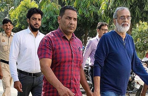 പ്രബീര് പുര്കായസ്തയെ ഡല്ഹി പൊലീസ് സ്പെഷല് സെല് കോടതിയില് ഹാജരാക്കുന്നു/ പിടിഐ