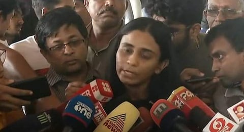 ഇസ്രയേലില് നിന്നും കൊച്ചിയിലെത്തിയ മലയാളി വിദ്യാര്ഥി മാധ്യമങ്ങളെ കാണുന്നു