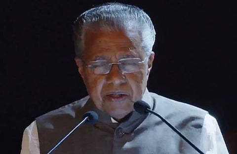 വിഴിഞ്ഞത്ത് എത്തിയ ആദ്യ കപ്പലിന്റെ സ്വീകരണ യോഗത്തില് മുഖ്യമന്ത്രി സംസാരിക്കുമ്പോൾ, ടിവി ദൃശ്യം