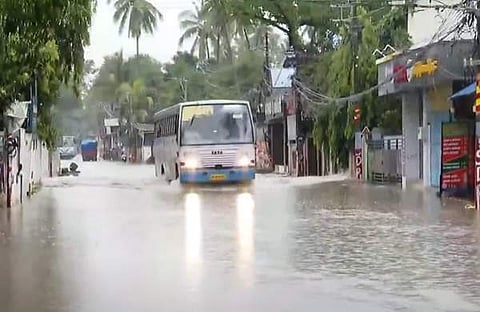 റോഡുകളിൽ വെള്ളക്കെട്ട്/ ടിവി ദൃശ്യം