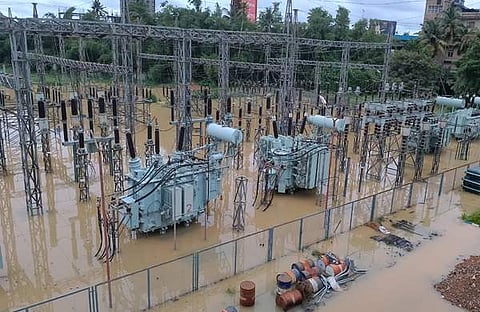 കഴക്കൂട്ടം സബ്സ്റ്റേഷനില് വെള്ളം കയറിയപ്പോള്, കെഎസ്ഇബി ഫെയ്സ്ബുക്കില് പങ്കുവെച്ച ചിത്രം