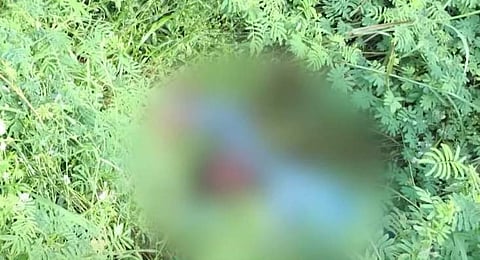 കുറ്റിക്കാട്ടില് രക്തം വാര്ന്ന നിലയില്