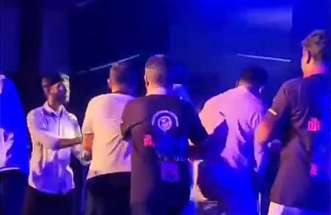 ഗാനമേളയ്ക്കിടെ കണ്ണൂർ മേയറെ കയ്യേറ്റം ചെയ്തു/ ടെലിവിഷൻ സ്ക്രീൻഷോട്ട്