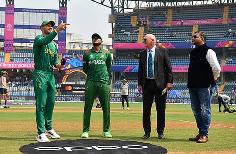 ദക്ഷിണാഫ്രിക്കൻ നായകൻ ടോസിടുന്നു/ എക്സ്