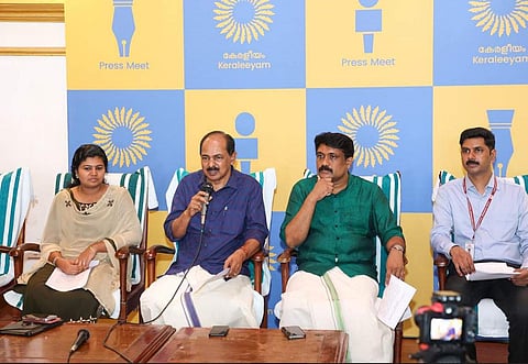 ജിആര് അനില് മാധ്യമങ്ങളെ കാണുന്നു