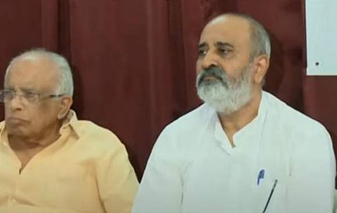 മാത്യു ടി തോമസ് കൊച്ചിയില് വാര്ത്താസമ്മേളനം നടത്തുന്നു