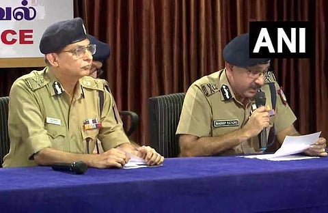 തമിഴ്നാട്  ഡിജിപി വാര്ത്താസമ്മേളനം നടത്തുന്നു