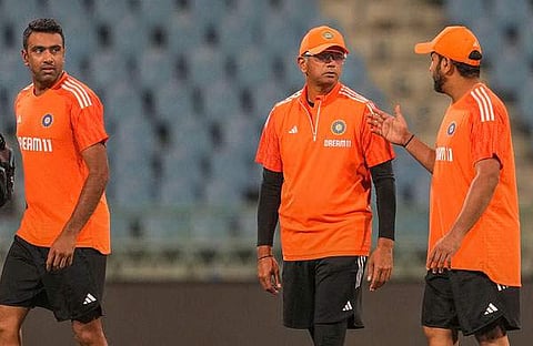 പരിശീലനത്തിനിടെ രോഹിതും അശ്വിനും കോച്ച് ദ്രാവിഡിനൊപ്പം / പിടിഐ