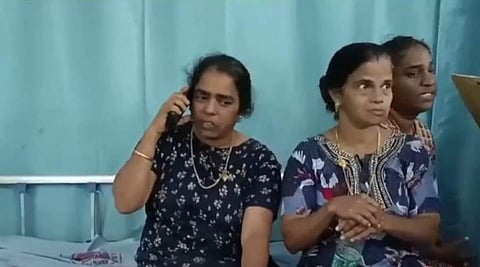 പരിക്കേറ്റ സ്ത്രീകള് ആശുപത്രിയില്