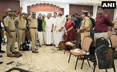 പിണറായി വിജയന് സ്ഫോടനം നടന്ന സ്ഥലം സന്ദര്ശിക്കുന്നു/ എഎന്ഐ