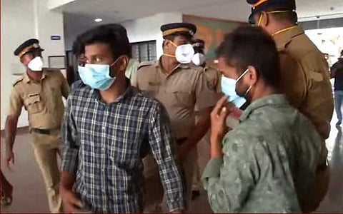 പ്രതികളെ കോടതിയില് ഹാജരാക്കിയപ്പോള്