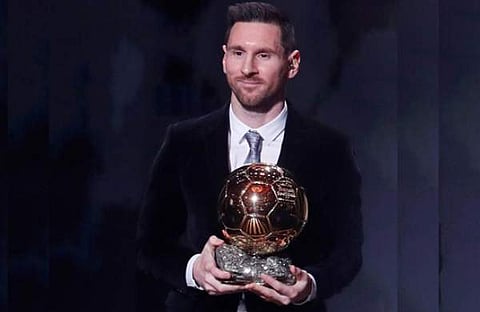 മെസി കിരീടവുമായി/ എഎൻഐ