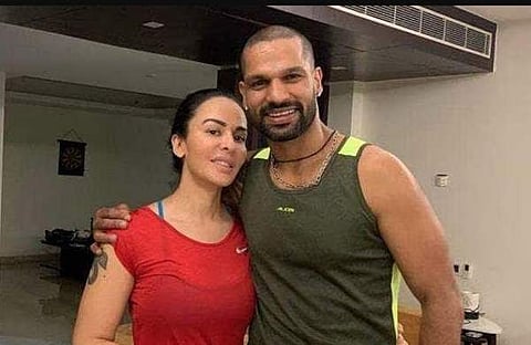 ശിഖർ ധവാൻ, അയേഷ മുഖർജി/ എക്സ്