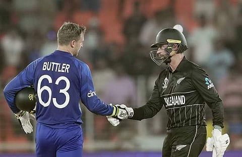 വിജയത്തിനു ശേഷം കോൺവെയ്ക്ക് കൈ കൊടുക്കുന്ന ഇംഗ്ലണ്ട് ക്യാപ്റ്റൻ ബട്ലർ/ പിടിഐ