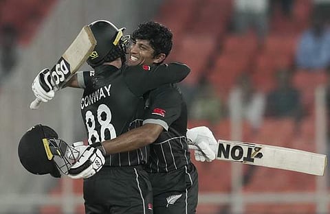 സെഞ്ച്വറി നേട്ടം ആഘോഷിക്കുന്നു രചിൻ, കോൺവെ/ പിടിഐ