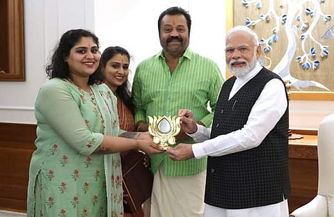 നരേന്ദ്രമോദിക്കൊപ്പം സുരേഷ് ഗോപിയും കുടുംബവും