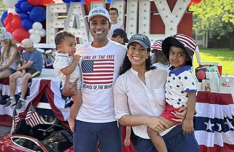 വിവേക് രാമസ്വാമി കുടുംബത്തോടൊപ്പം/ ഫെയ്സ്ബുക്ക്