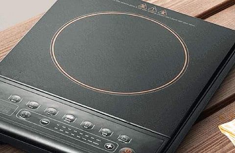 കേരള പൊലീസ് പങ്കുവെച്ച ഇൻഡക്ഷൻ കുക്കറിന്റെ ദൃശ്യം