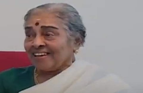 ലീല ഓംചേരി, ഫയൽ