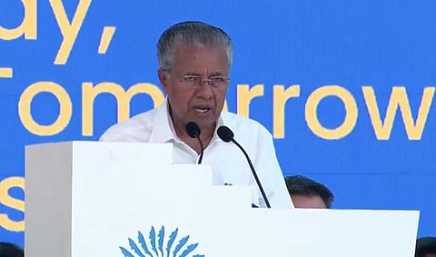 പിണറായി വിജയന് കേരളീയം 2023 ഉദ്ഘാടനം ചെയ്യുന്നു