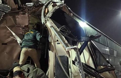 കൂട്ടിയിടിയിൽ ബസ് തകർന്നപ്പോൾ, എക്സ്