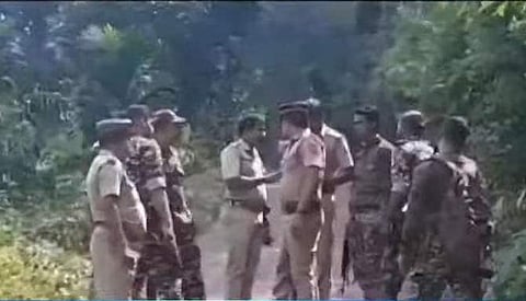 വനത്തില് തണ്ടര്ബോള്ട്ടും പൊലീസും പരിശോധന നടത്തുന്നു/ ടെലിവിഷന് ചിത്രം