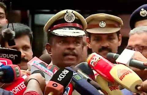 എഡിജിപി അജിത് കുമാർ മാധ്യമങ്ങളോട് സംസാരിക്കുന്നു/ ടിവി ദൃശ്യം