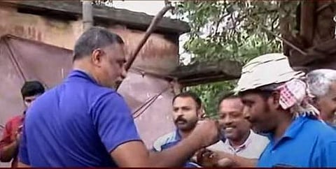 അസഫാക്കിന് വധശിക്ഷ നല്കിയ കോടതി നടപടിയില് മധുരം വിതരണം ചെയ്ത് ചുമട്ടുതൊഴിലാളികള്/ ടെലിവിഷന് ചിത്രം