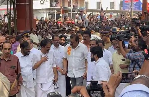 സുരേഷ് ഗോപി നടക്കാവ് സ്റ്റേഷനിലേക്ക് വരുന്നു/ ഫെയ്സ്ബുക്ക്