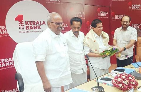 കേരള ബാങ്ക് ഭരണസമിതി അംഗമായി അബ്ദുൾ ഹമീദ് സ്ഥാനമേറ്റപ്പോൾ